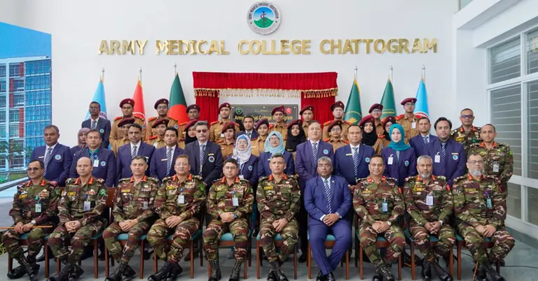 চট্টগ্রাম আর্মি মেডিকেল কলেজের স্থয়ী ক্যাম্পাস উদ্বোধন করেছেন সেনাপ্রধান জেনারেল ওয়াকার-উজ-জামান